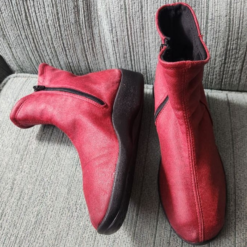 Arcopedico Lytech red booties.